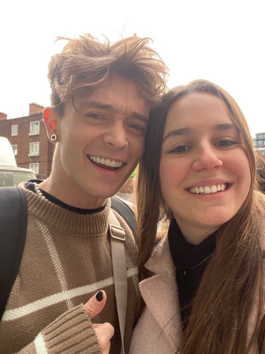 UpdatesCSJB's tweet photo. Con with fans (via @wallsmau @missingcon @mynameisandd) https://t.co/gRjXlImWhW