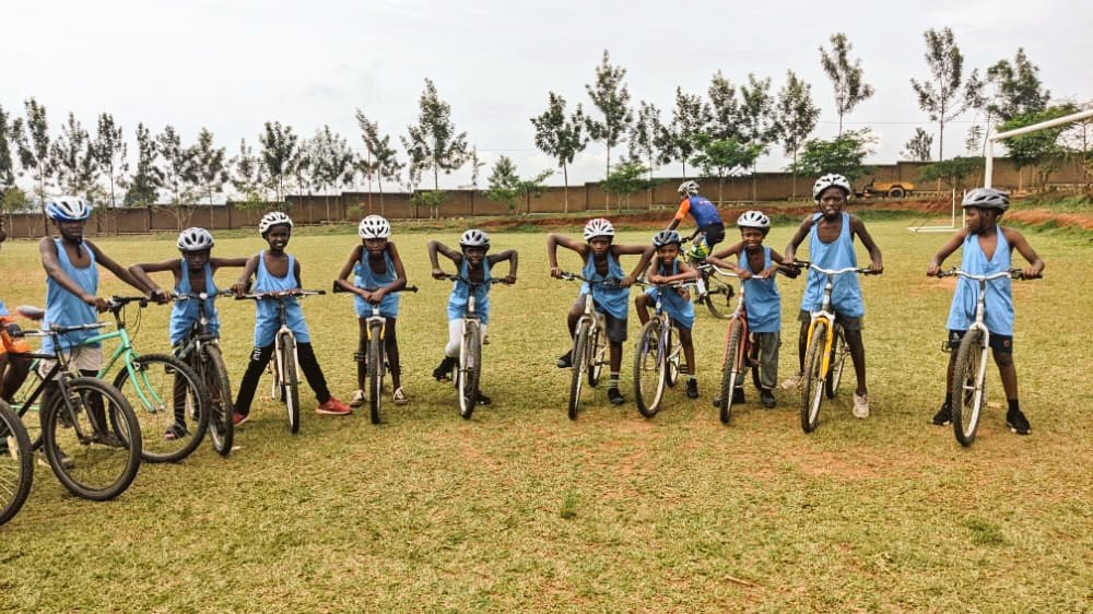 BugeseraC's tweet image. #RacingForChange:
Today, BCT, @cyclingrwanda in partnership with @RwandaOlympic have launched a youth development program to prepare cycling talents for 2026 Olympic games that will take place in Dakar. The project have stared with 30 kids (15boys &amp;amp;15girls) aged between 12 and 14