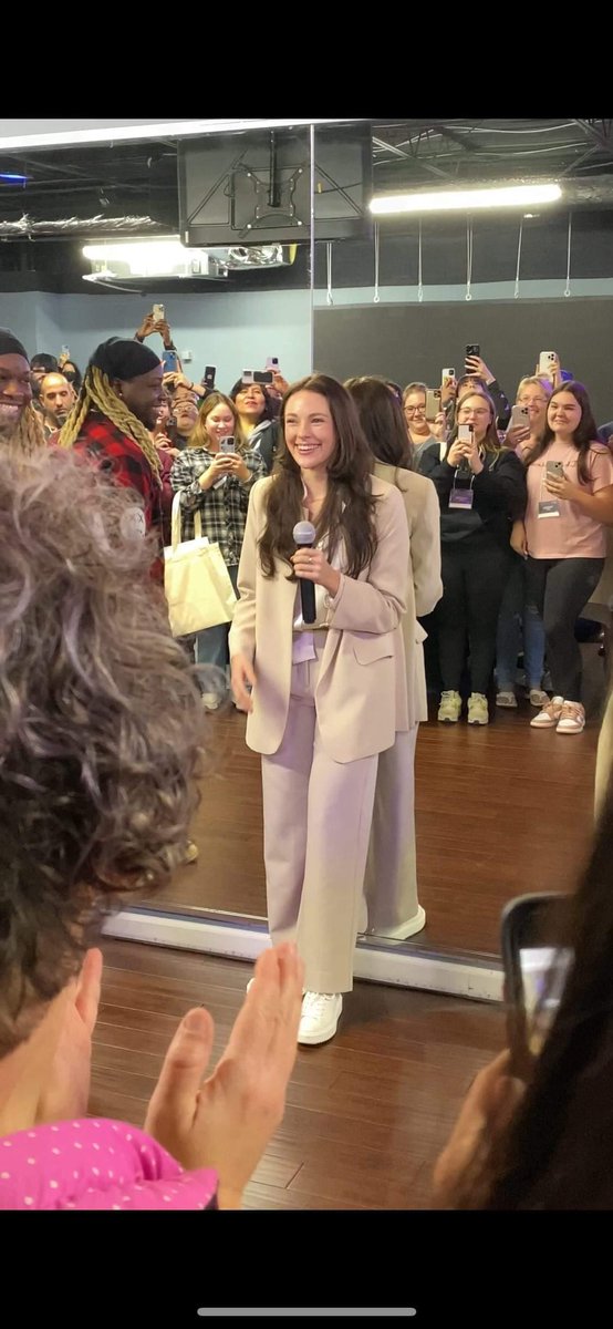 daniellerdaily's tweet photo. NEW | #DanielleRoseRussell at the cancelled #supersquadcon thank you so much to @alivia0927 who sent me these ❤️
She looked so beautiful! The whole cast and everyone deserved SO much better than how @eventsgoldrush handled the whole 'situation' and how they scammed them all https://t.co/x276mVbNdn