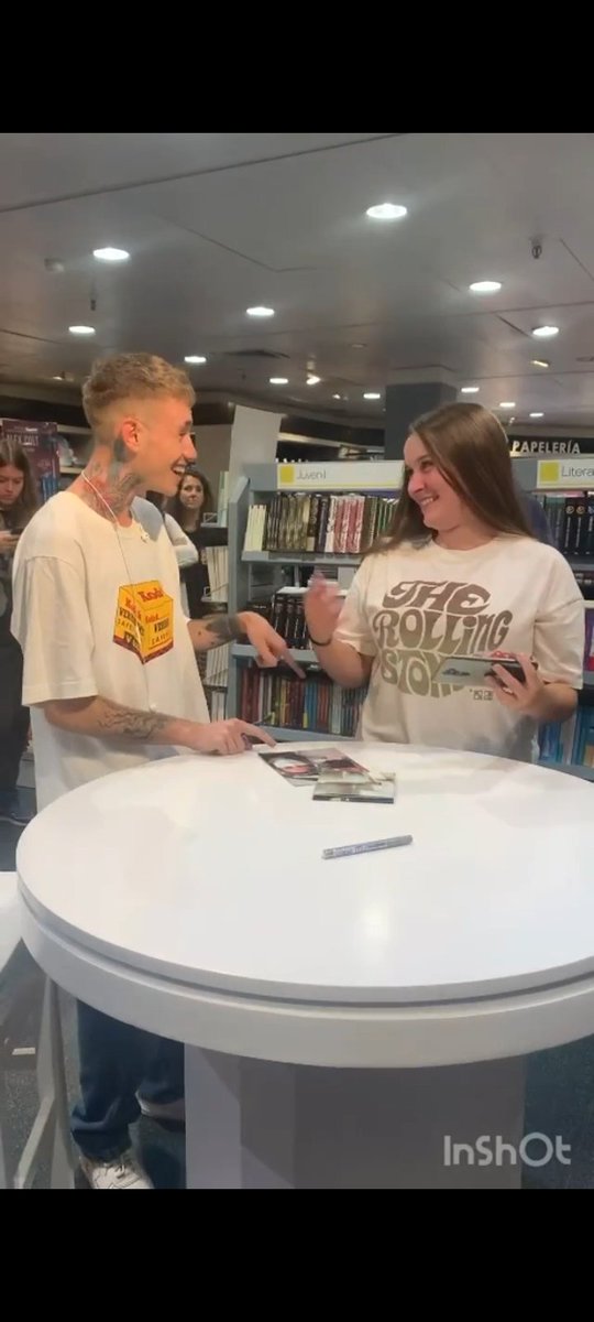 _elenaacc's tweet photo. Holaa soy Elena y soy de Jerez, sigo a Hugo desde el principio, es tirita y persona fav. Mi canción favorita es veneno aunque me derrito con sus canciones más íntimas, conozco a gente increíble pero me abro a llevarme con más gente, abrirme para lo que sea💗 #integracionhugo https://t.co/v4j638ZIWY