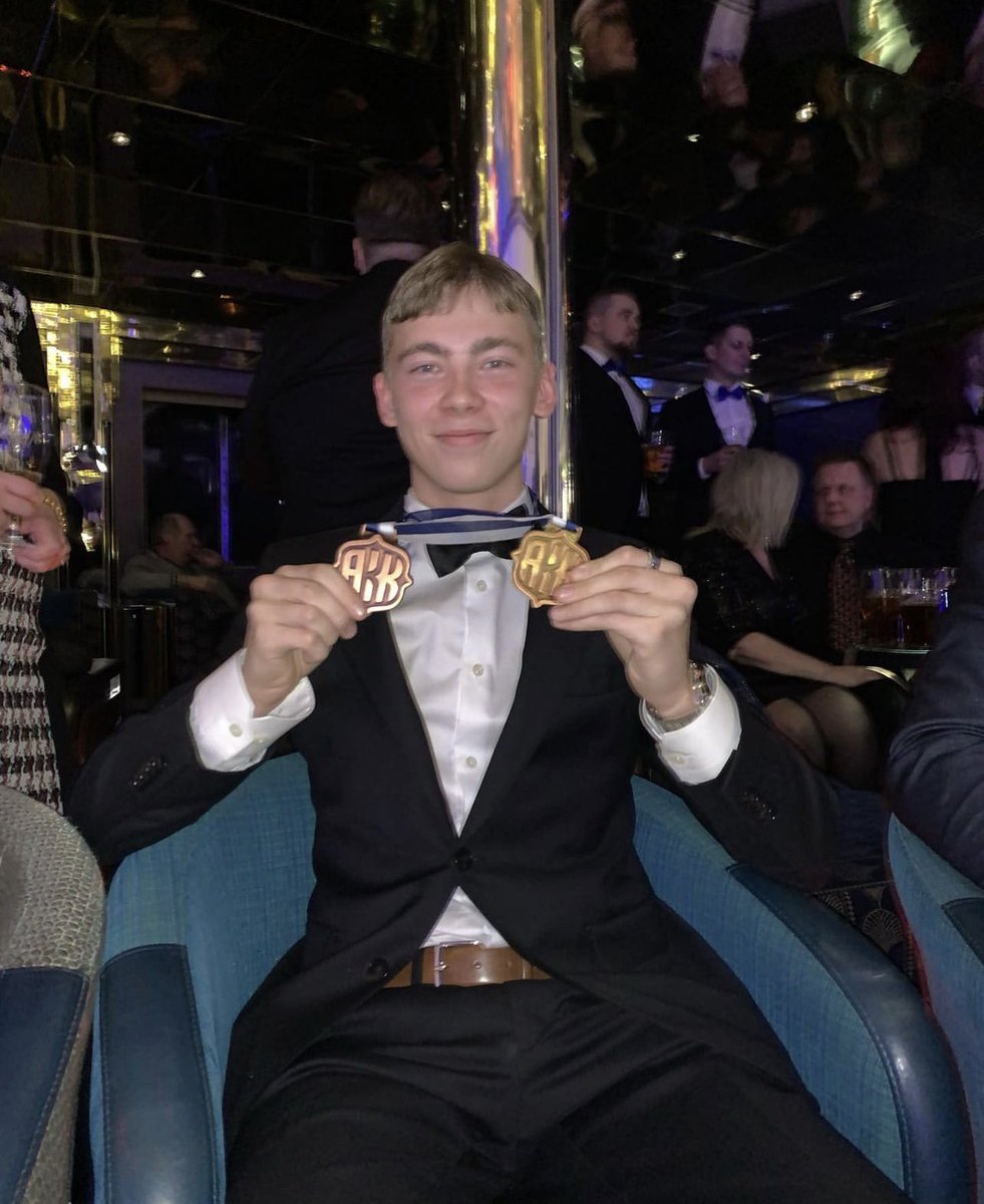 TeaSaarniala's tweet photo. ⁦@AKKMotorsport⁩ SM kisakauden mitaligaala. #AxelSaarniala tupla #pronssia luokat  KZ2/ OK. Lämpimät onnittelut poikani 🏁🥉🏎❤️. #karting https://t.co/PJsjvjcxkv