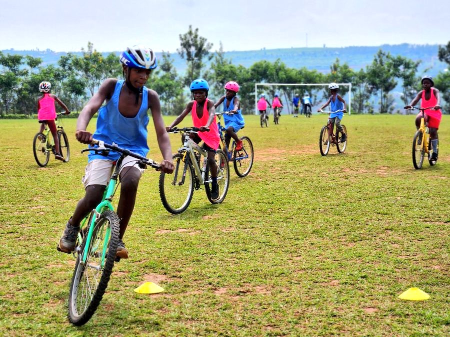 BugeseraC's tweet image. #RacingForChange:
Today, BCT, @cyclingrwanda in partnership with @RwandaOlympic have launched a youth development program to prepare cycling talents for 2026 Olympic games that will take place in Dakar. The project have stared with 30 kids (15boys &amp;amp;15girls) aged between 12 and 14