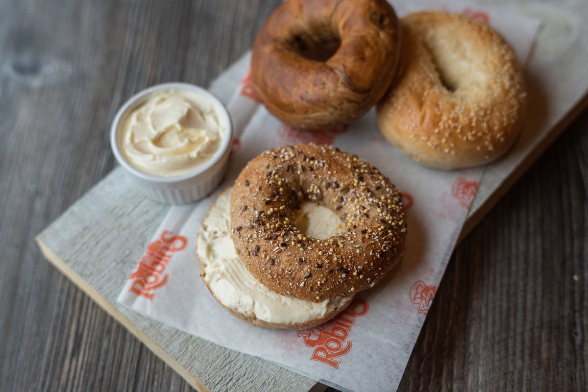 RobinsDonutsCAN's tweet photo. Sliding into Sunday as smooooth as the cream cheese on our bagels 🥯
.
.
.
#Robins #RobinsDonuts #CreamCheeseBagel #Bagels #CreamCheese #FoodNearMe #Breakfast #SundayFunday #CoffeeShopNearMe #WeekendBreakfast https://t.co/DgNrL60xj5