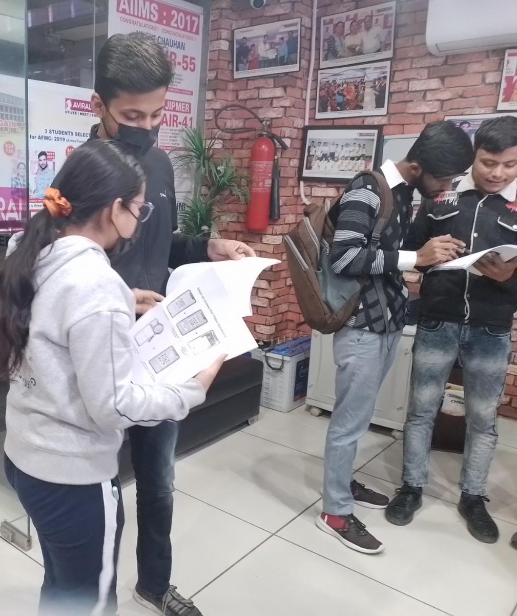 DhananjaiKm's tweet photo. Students can give a missed call to avial it at 7669-400-400
#aviralclasses #mishrasir #neet #mbbs #mision2023 #coaching #edtech #coaching #dehradun #Uttarakhand #haridwar #haldwani #bestcoaching #jee #iit #btech https://t.co/t18sTNagy5