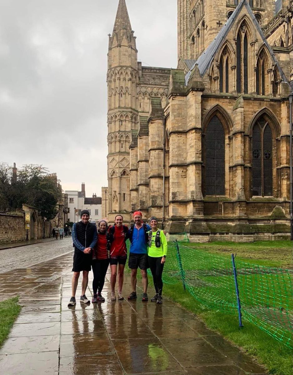 _AliceCarter_'s tweet photo. 13.1 miles starting in Metheringham, following the @Spires_Steeples route, and finishing outside @LincsCathedral - giving the Christmas market goers a bit of a shock! 
Great run with @lincsrunclub friends  🏃🏻‍♀️🏃🏻‍♂️🎄 #sundayrunday https://t.co/Oi3xuh1rUh