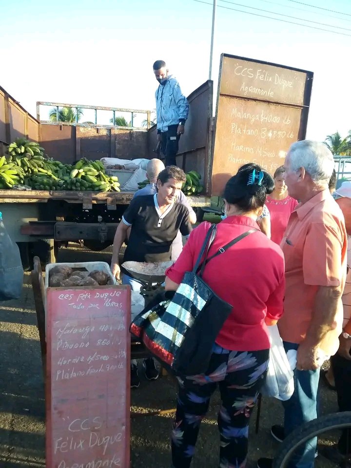 Se desarrolla #hoy en #Matanzas feria integral con mayor presencia de productos agropecuarios e industriales, así como de unidades productoras. Para el pueblo trabajamos.
#CubaViveYTrabaja #MatancerosEnVictoria 
<a href="/DiazCanelB/">Miguel Díaz-Canel Bermúdez</a> <a href="/DrRobertoMOjeda/">Dr. Roberto Morales Ojeda</a> <a href="/MMarreroCruz/">Manuel Marrero Cruz</a> <a href="/RPolancoF/">Rogelio Polanco Fuentes</a>