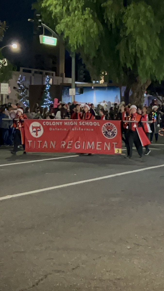 _WLJIII's tweet photo. Enjoyed myself last night being able to see my junior high students perform in the Upland Light Parade “De Anza Middle”  and to see my alma mater high school Colony Titans perform as well. #HappyHolidays #omsd #cohi https://t.co/HuYHYvkDQv