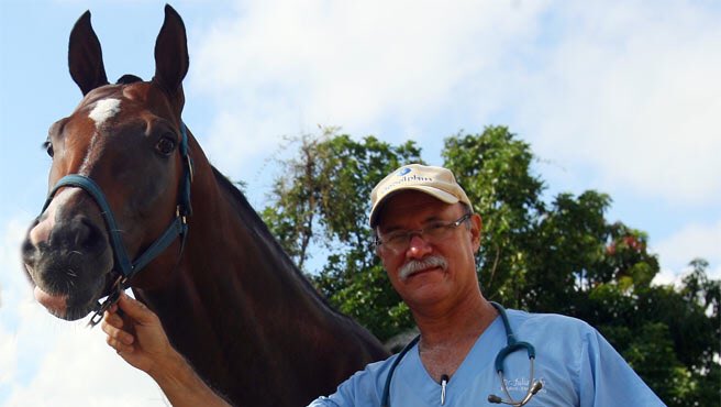 JLDangeloDuran's tweet photo. Hoy de cumpleaños el reconocido médico veterinario JULIO DE JESÚS LOBO @DrJulioDj siempre acompañado con su hijo GUILLERMO quien siguió sus pasos formando hoy en día un equipo súper exitoso 

Felicidades !!!

Foto @LiderEsDeporte https://t.co/dtU7U6kK8f