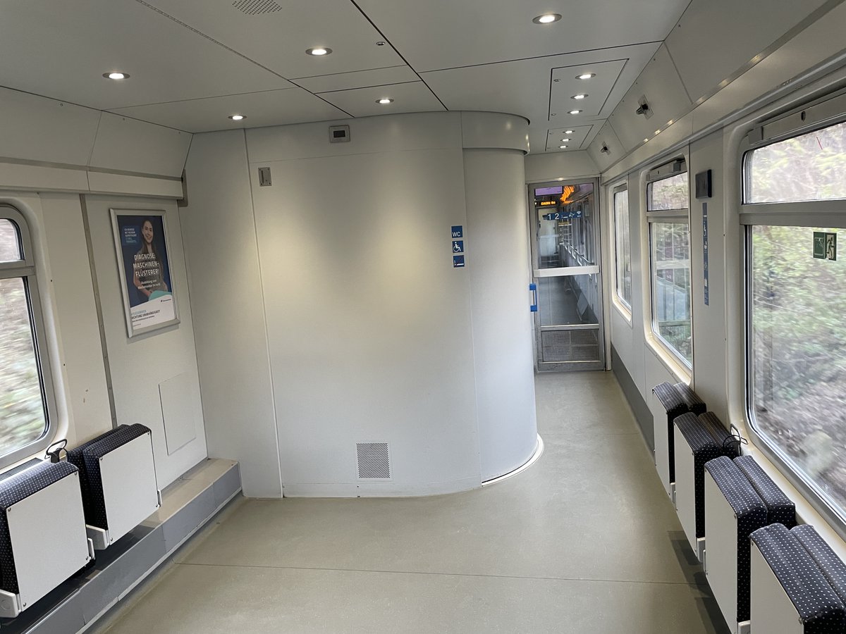 IHuotelin's tweet photo. EC #CrossBorderRail train from Prague to Regensburg (-Munich) by @ceske_drahy & #Laenderbahn 23.11 was unfortunately a disappointment @jonworth @seatsixtyone – 1st positives: well modernised coaches and friendly service from the CD minibar. https://t.co/knDo4AqxAm
