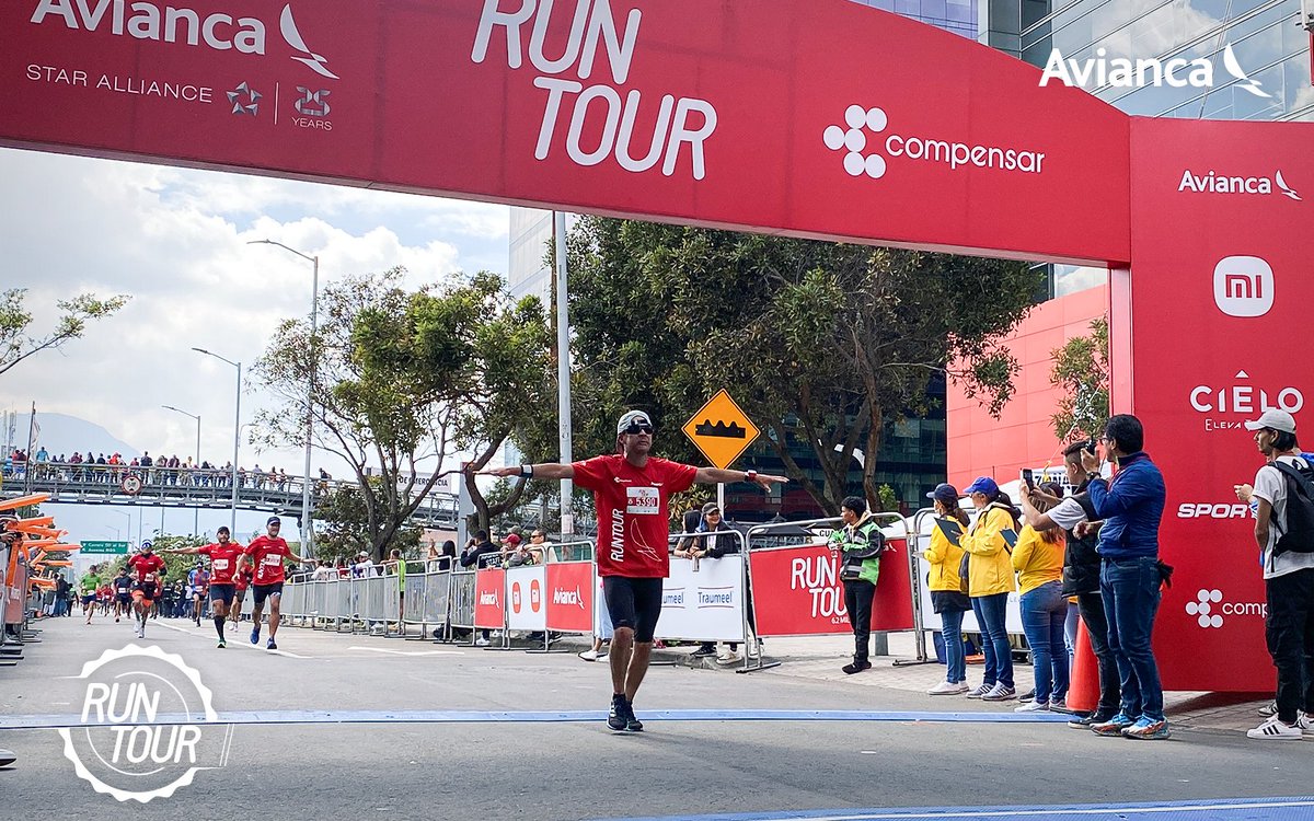 avianca's tweet photo. Gracias a todos nuestros corredores por completar las 6,2 millas del #RunTour2022. 😁☝🏻 ¡Cumplimos una meta: unirnos por los que más lo necesitan! 🔥✅ https://t.co/ArESfj8518
