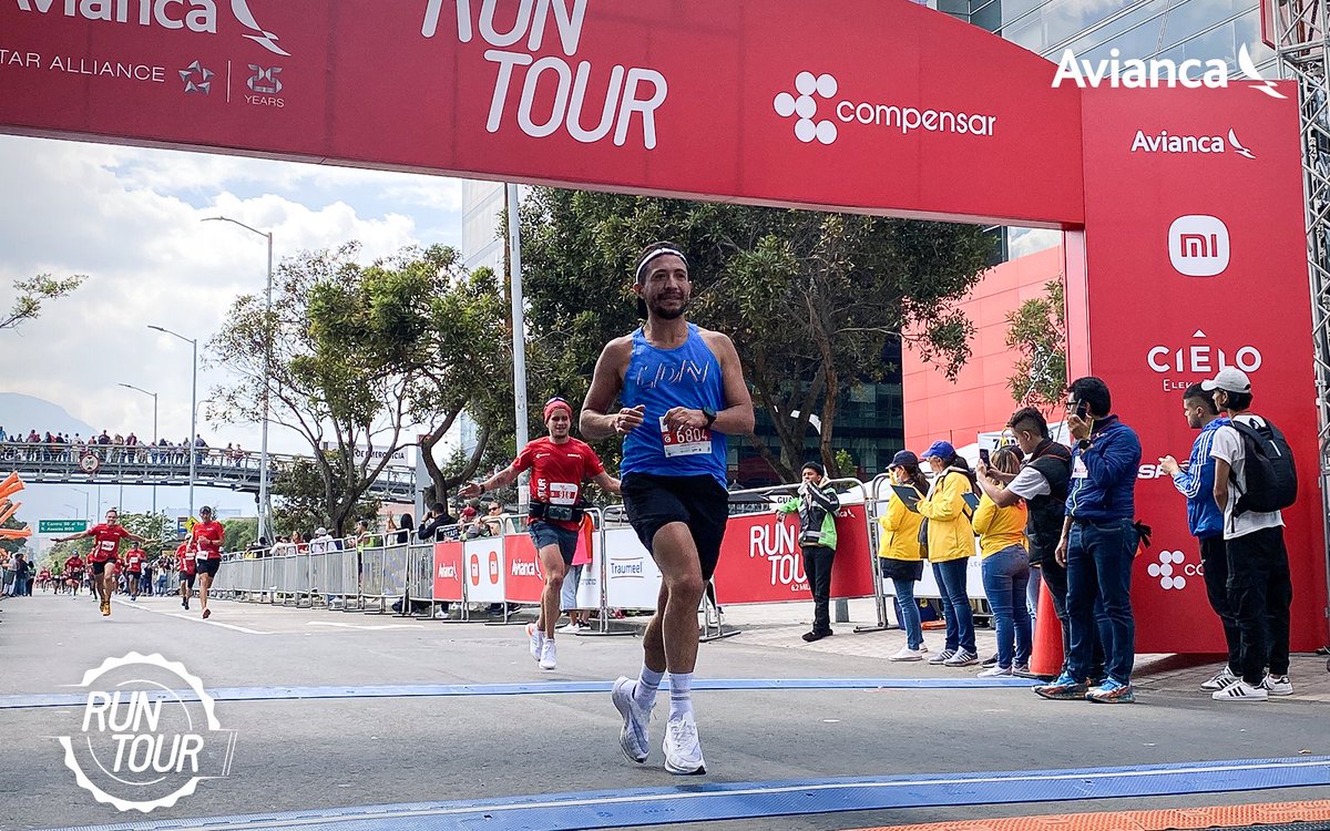 avianca's tweet photo. Gracias a todos nuestros corredores por completar las 6,2 millas del #RunTour2022. 😁☝🏻 ¡Cumplimos una meta: unirnos por los que más lo necesitan! 🔥✅ https://t.co/ArESfj8518