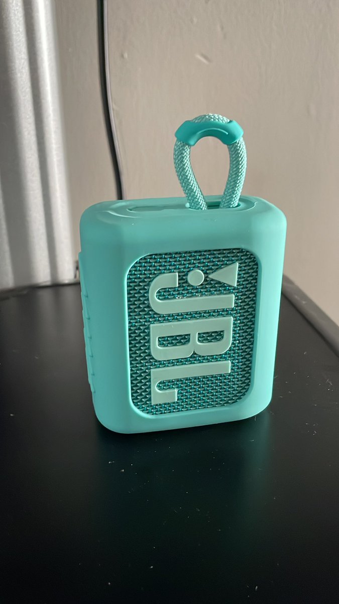 sarviaanaya's tweet photo. Esta cosita miniatura es una gran cosa 😍😍😍 #Speaker #SoundLoud #GreatThing #Listen  #Music https://t.co/ABAZr9R1bG