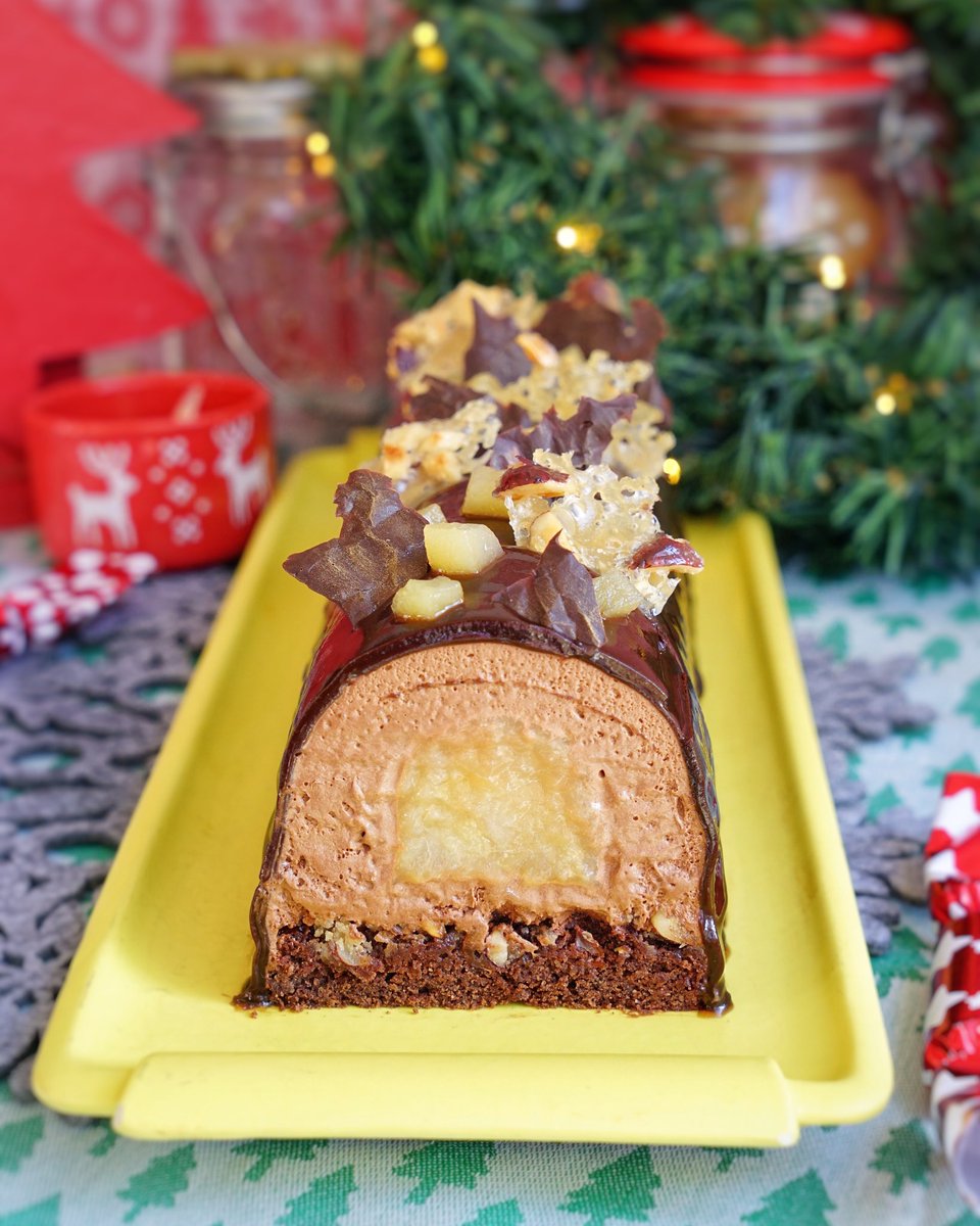 LolaPatis's tweet photo. Les précommandes pour les desserts de Noël sont ouvertes 🤩 #Nantes #NOEL2022 https://t.co/tse0E4vw4f https://t.co/PevigEMrA0