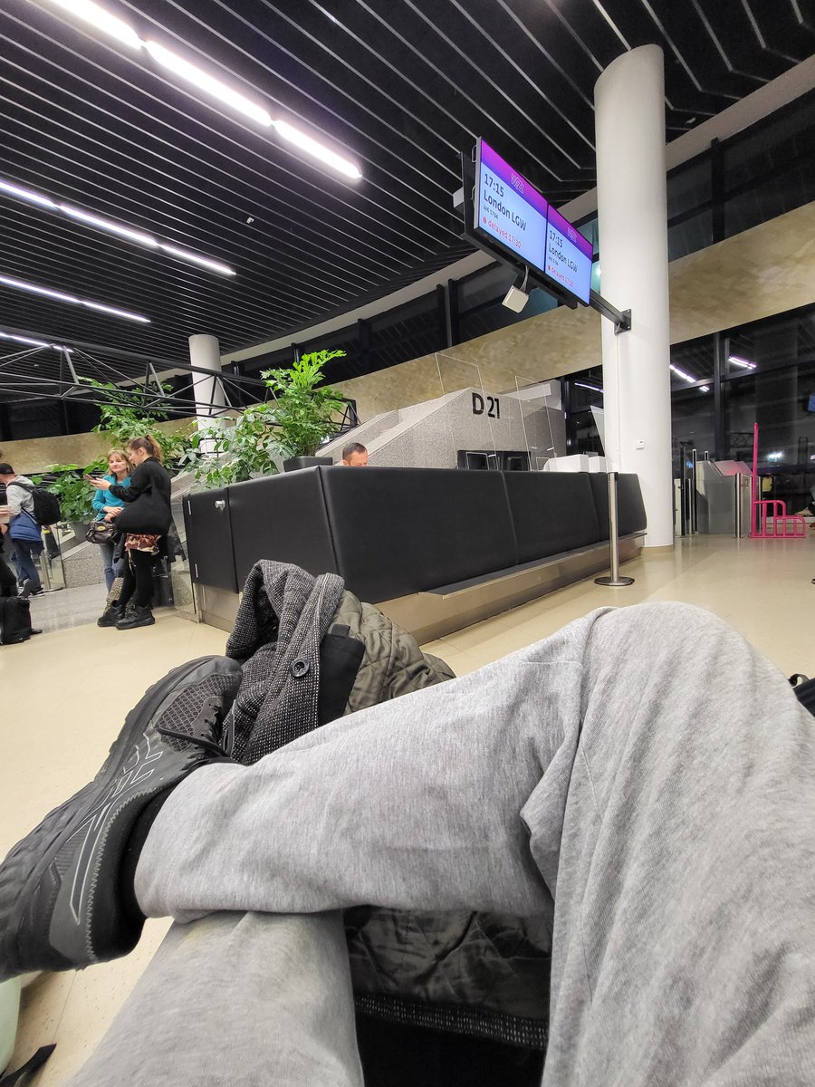 Sweatpants on! Rdy for traveling to the worlds largest fusion experiment. The plane seems not to be though...