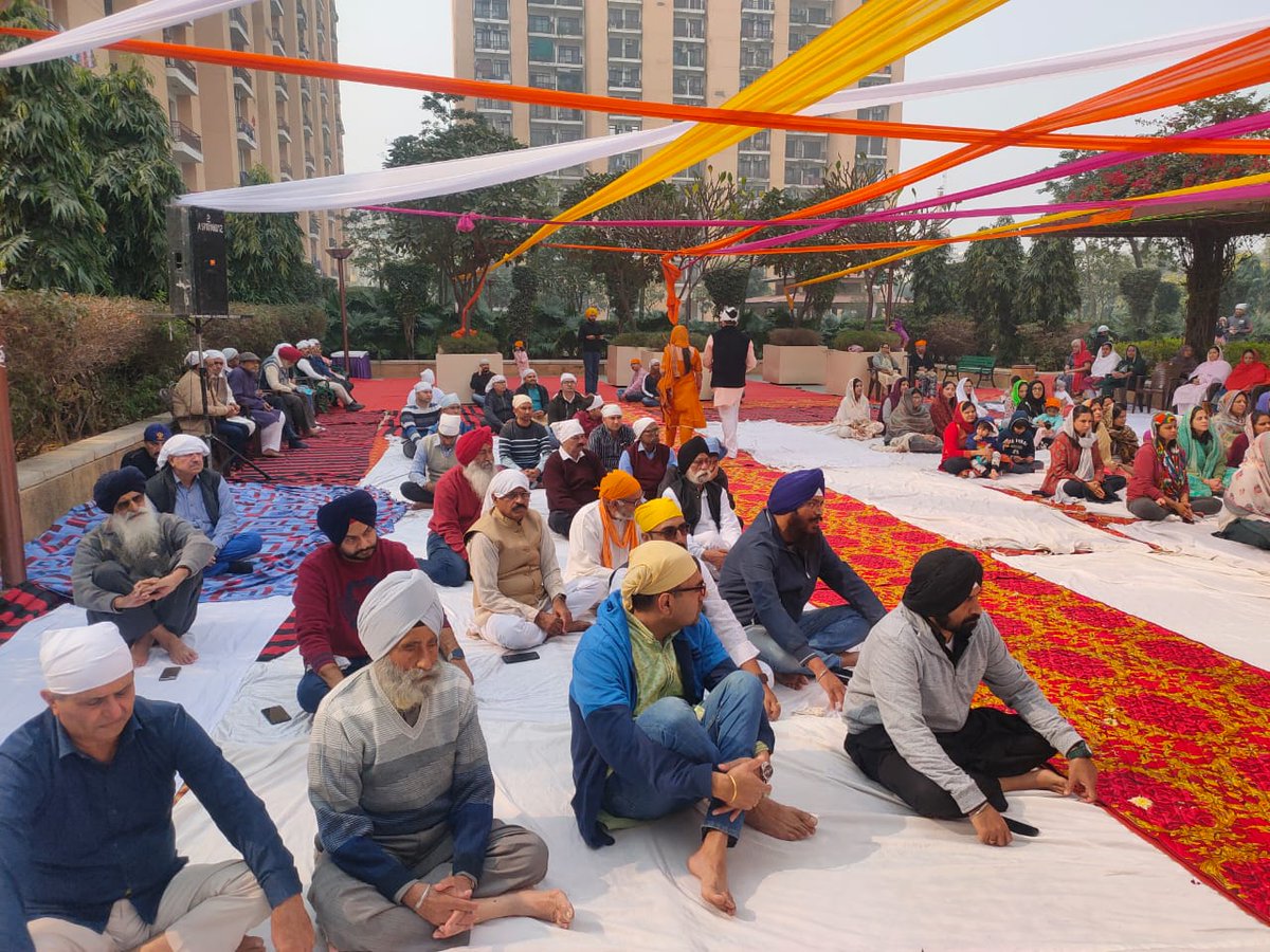 saurabh4vit's tweet photo. Today Guru Nanak Dev Ji Prakash Parv celebrated at Vipul lavanya @harjivrekhi @rudra_s @AmitWason7 @DivyShoreyy @Prachijdani @sonamsh27871262 @PankajAggarwal4 @Rohit_kaushal84 @RajatJa17154155 @lucky_tanuj @bajajsumit @sumitdeshmukh @sharadmaheshw11 @batra_surabhi https://t.co/9qVpCbWH2C