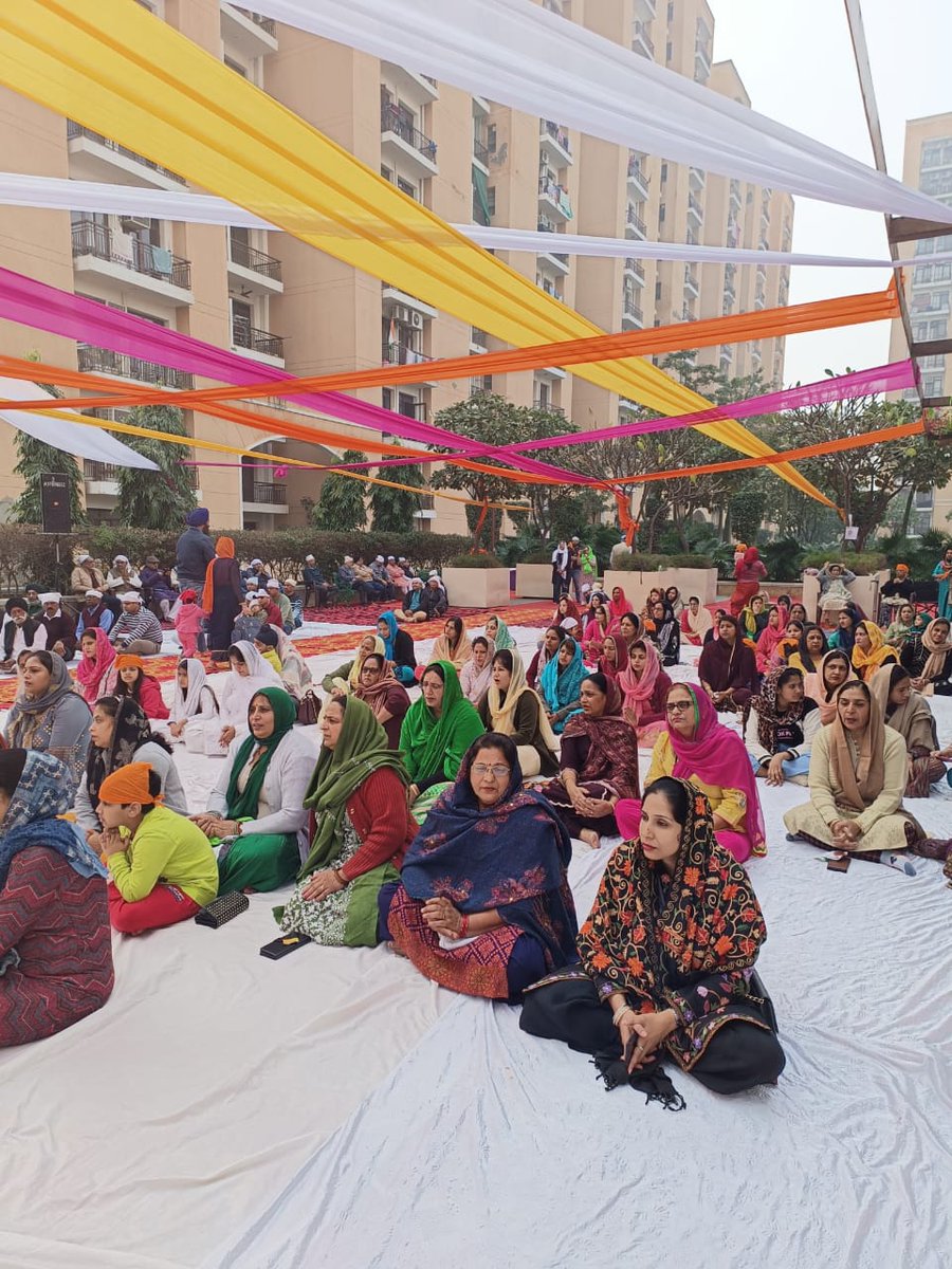 saurabh4vit's tweet photo. Today Guru Nanak Dev Ji Prakash Parv celebrated at Vipul lavanya @harjivrekhi @rudra_s @AmitWason7 @DivyShoreyy @Prachijdani @sonamsh27871262 @PankajAggarwal4 @Rohit_kaushal84 @RajatJa17154155 @lucky_tanuj @bajajsumit @sumitdeshmukh @sharadmaheshw11 @batra_surabhi https://t.co/9qVpCbWH2C
