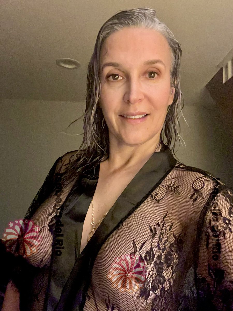 Isabelladel_Rio's tweet photo. No makeup Sunday. My favorite! https://t.co/Jd9WAhqgav