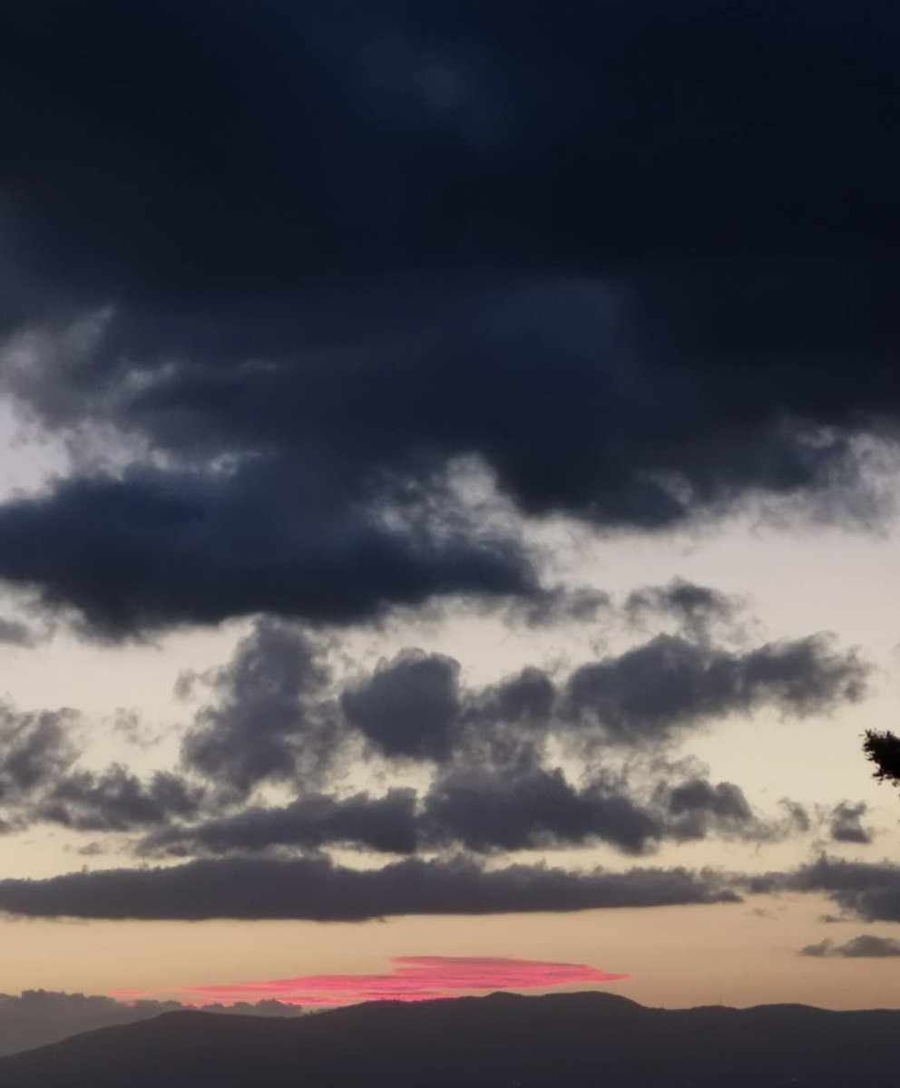 larazenoni65's tweet photo. #Settignano #Firenze…si riavvia al brutto #tramonti https://t.co/yCcD2rR9iE
