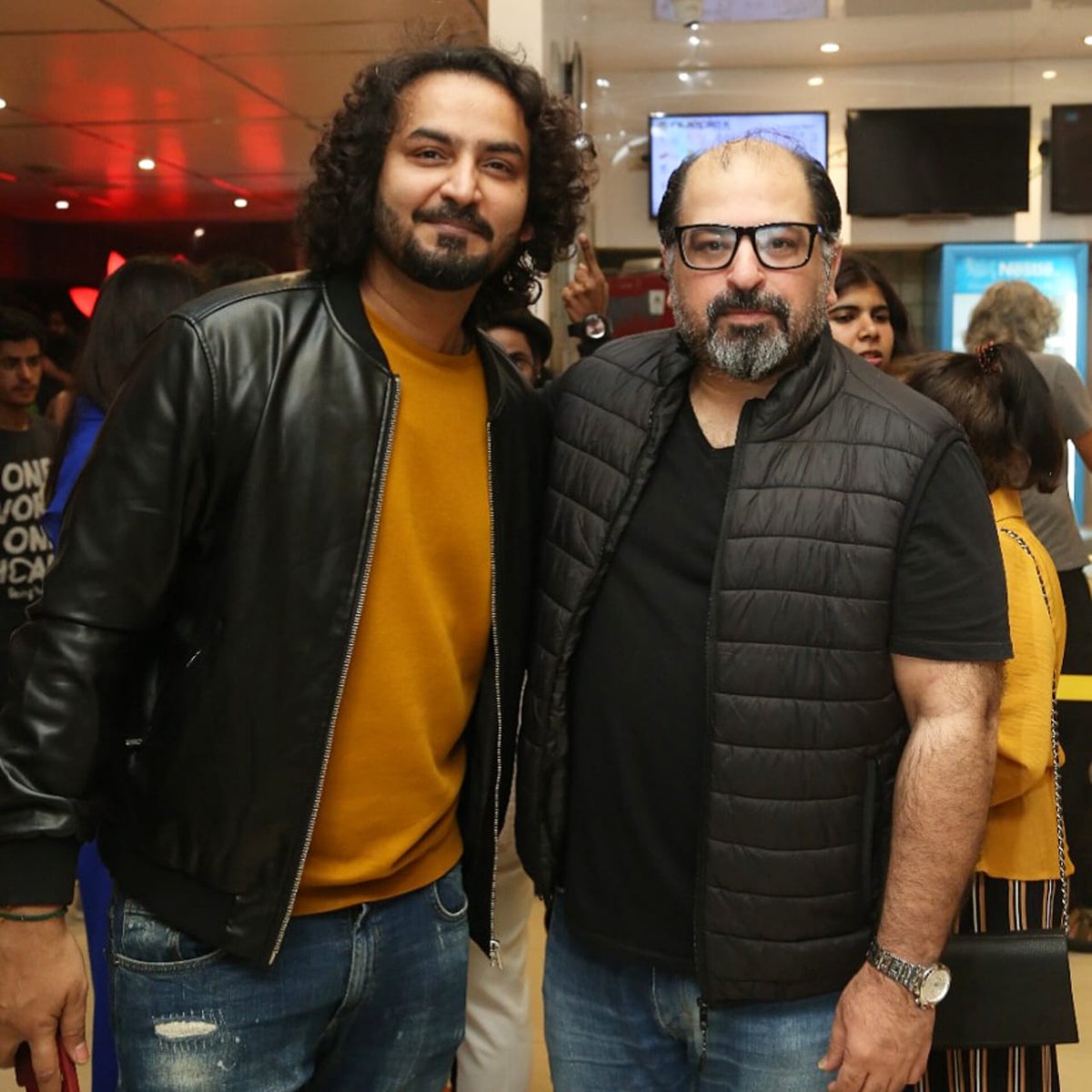 LFI_Lollywood's tweet photo. #AboutLastNight ✨
Yesterday was a star-studded affair, as showbiz celebrities come out for the Special screening of the movie #TichButton at #Neuplex cinema #Karachi.
🎥 Released in cinemas worldwide.
#aryfilms #shootingstarstudio #salmaniqbalfilms #tbary #madeinpakistan https://t.co/1xVK9FaCPu