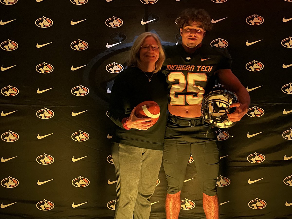 BenVallafskey's tweet photo. After a great visit I’m blessed to have received an offer from @MTUFB Thank you @Philbrath @DanMettlach  ❗️ https://t.co/ASLFsJW6HH