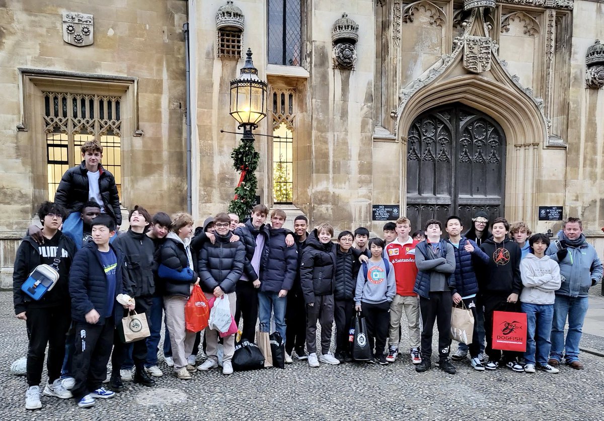 HaywoodsHouse's tweet photo. A huge thank you to all @OakhamSch staff and tutors for their time and support in making the @HaywoodsHouse  @ChapmansHouse @rushebrookes @OakhamBuchs boarders Christmas shopping trip to Cambridge great fun and productive too #housespirit #shopuntilyoudrop #festivecheer https://t.co/qyIkZc47PB