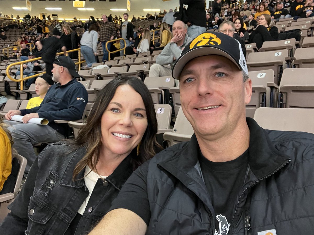 dmart1227's tweet photo. Nothing like Carver on a Sunday afternoon. Gonna be 🔥#fightforiowa ⁦@Hawks_Wrestling⁩ https://t.co/Flc8aM0851