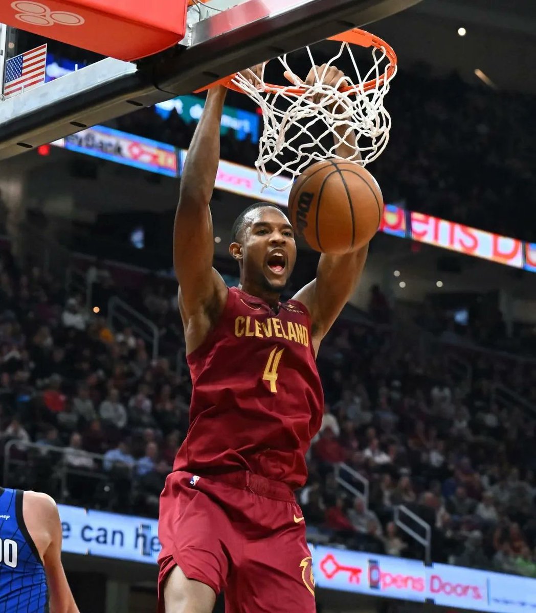 WeAreCavsNation's tweet image. Evan Mobley’s last 4 games: 

18.3 PPG
12.3 RPG
69.6% FG