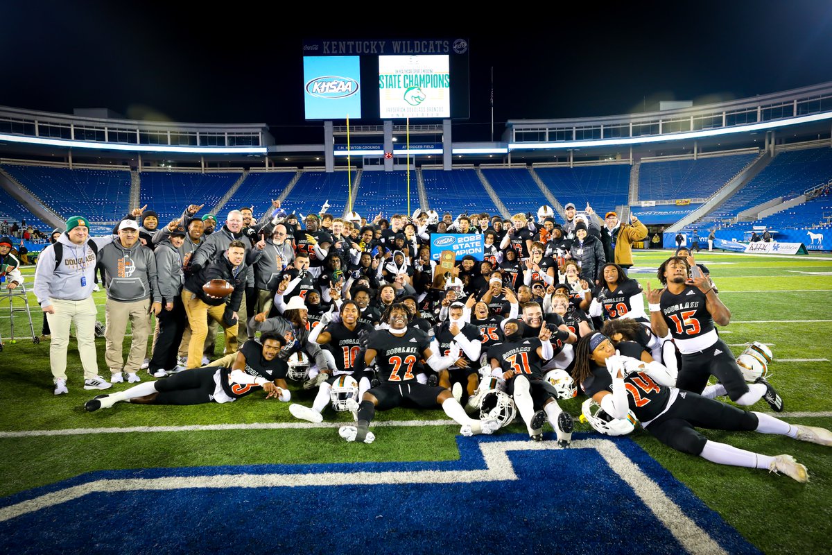 uk_ortho's tweet photo. Congratulations to @FDHSATHLETICS, the 2022 Class 5A UK HealthCare Sports Medicine State Football Finals Champion. https://t.co/qAyRjyuD1S