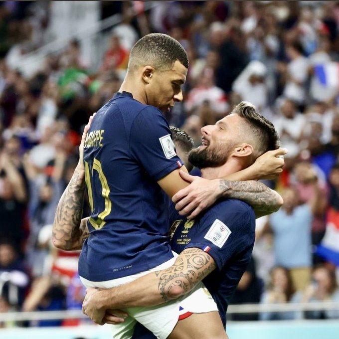 フランス代表選手の ハグ がキュートすぎると大注目に Fifaワールドカップ フロントロウ 楽しく世界が広がるメディア
