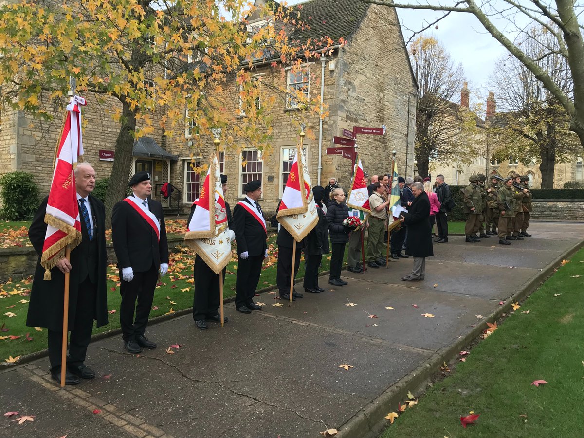 PLinManchester's tweet photo. 🇵🇱Standard bearers,🇵🇱⚜️scouts and First2⃣Fight living history group assisted the ceremony of wreath laying on the 1⃣Independent Parachute Brigade memorial in Stamford.
💐Wreath was laid by Mayor of Stamford David Taylor and CG Michał Mazurek.
#SosabWeek https://t.co/lEbEPJTFiu