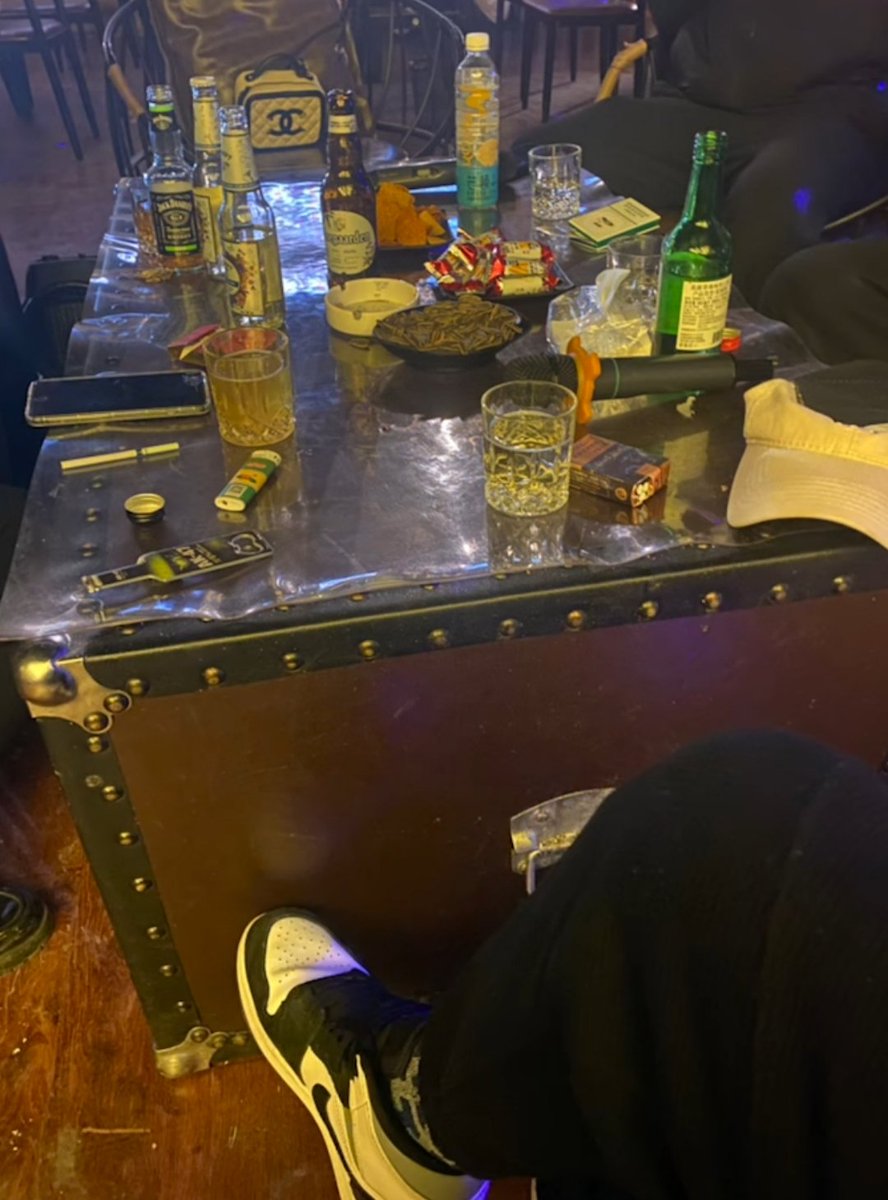 你每天晚上偷偷在网络浏览让你犯贱的内容，看到它们可以爽的浑身发抖，而你能做的只有躲起来偷偷玩弄自己，你想和它们一样，感受它们那样强烈的快感吗，想要变得更无脑吗？只有深度洗脑让你这个废物从此不听大脑指挥见到雄性指令就会无脑服从，你这个废物变成只屈服于快乐的废物