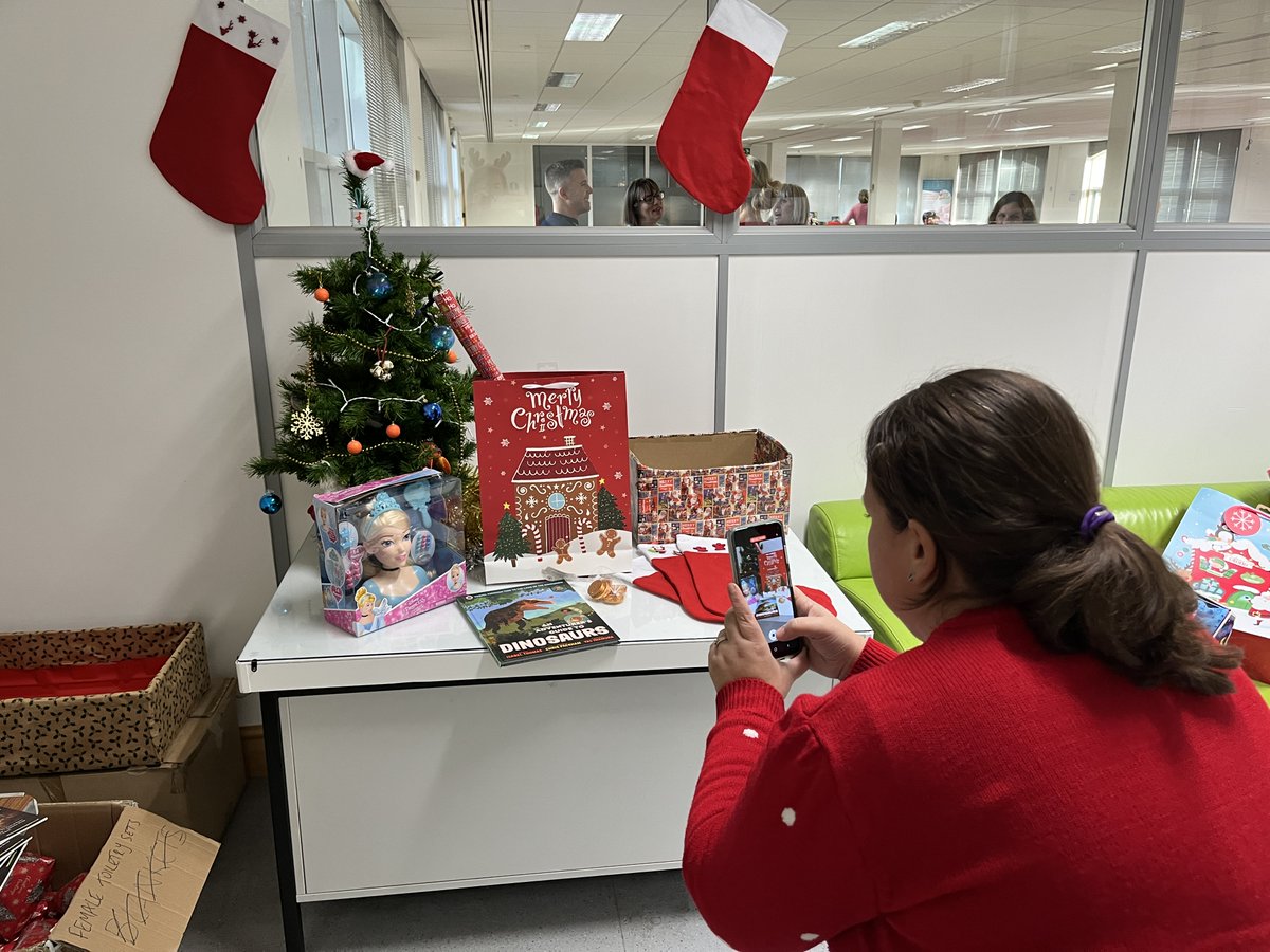 RedhillGuild's tweet image. 🎄  It was great to catch up with the Elves at Santa Stork recently and see the amazing work they do within our community each Christmas. The difference they make to thousands of children cannot be overestimated.
cont...
stripeystork.org.uk/santastork/
#SantaStork #StripeyStork