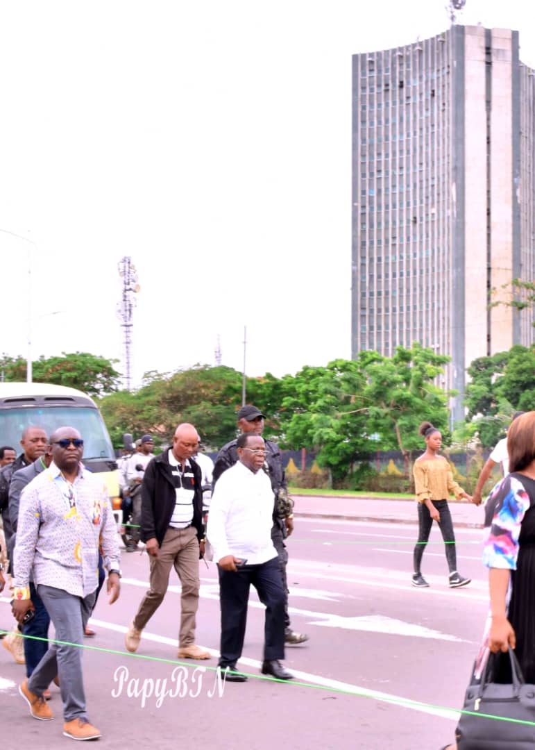 BellarminBya's tweet photo. En veritable fervent et croyant catholique, le président du Sénat le professeur Modeste BAHATI LUKWEBO a répondu à l'appel de l'église catholique pour la marche de soutien  aux FARDC contre l'agression de notre pays par le Rwanda sous couvert du M23. https://t.co/1dhhLoWUZO