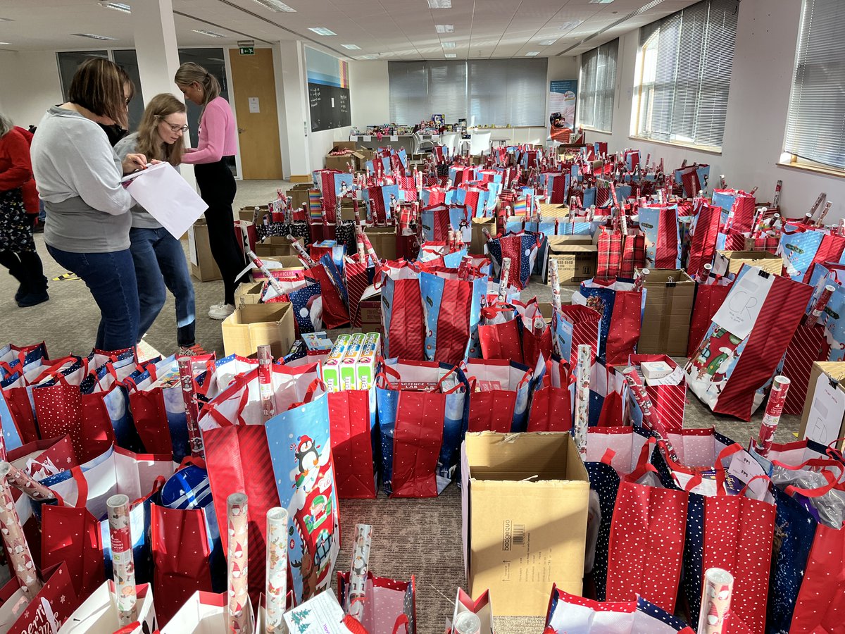 RedhillGuild's tweet image. 🎄  It was great to catch up with the Elves at Santa Stork recently and see the amazing work they do within our community each Christmas. The difference they make to thousands of children cannot be overestimated.
cont...
stripeystork.org.uk/santastork/
#SantaStork #StripeyStork