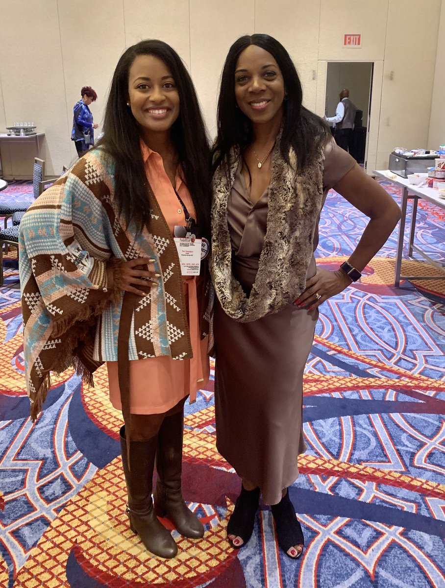 Such a treat to meet TX educator and 🎾 coach @Teri_Saunders7 Thanks for sharing your story and wisdom.  #NABSE50 #Makinghermark #Blacktennis @Amplify