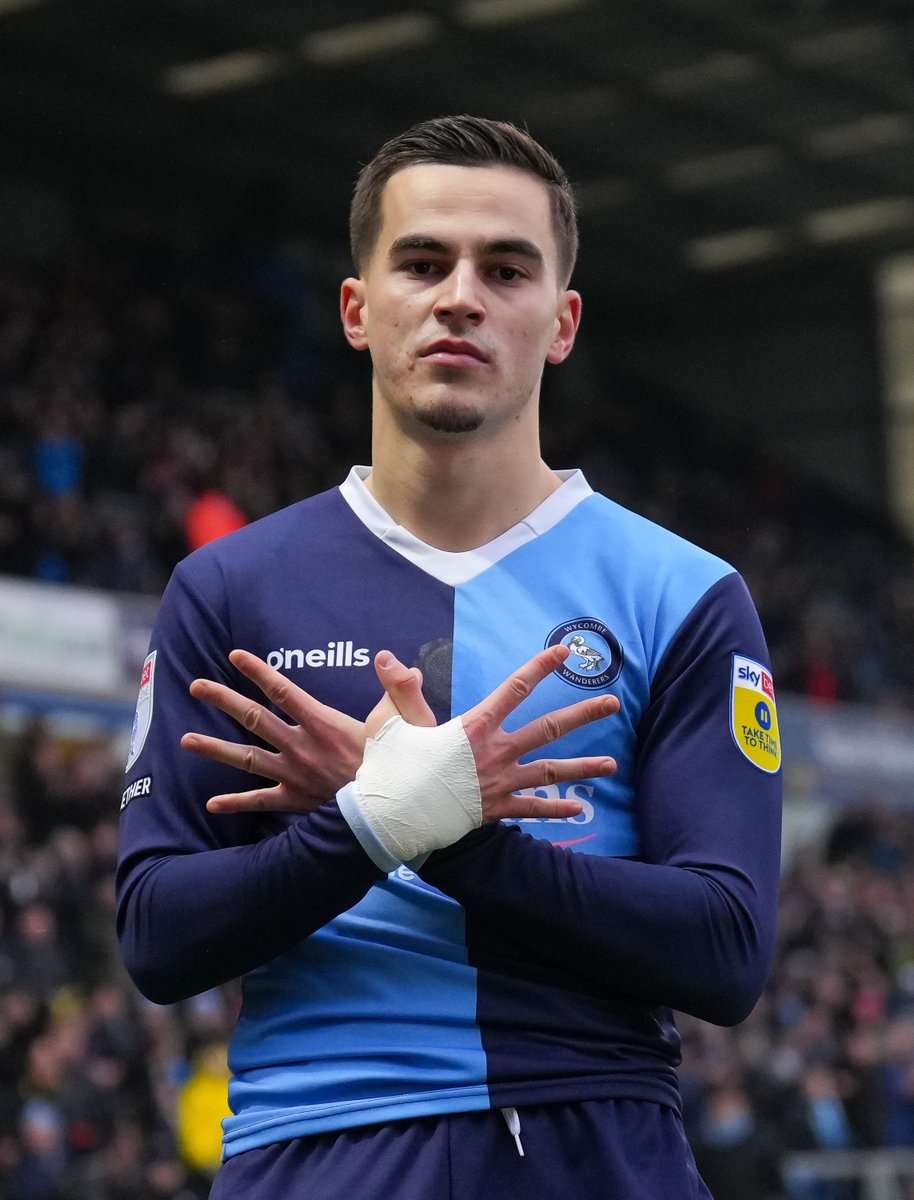 The coldest photo in football.

#WYCvPOR