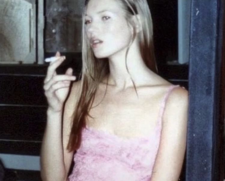https_bambi's tweet photo. 🫧 thinspo thread w/ reasons to keep restricting ♡ ultra feminine edition https://t.co/owov4qAmA9