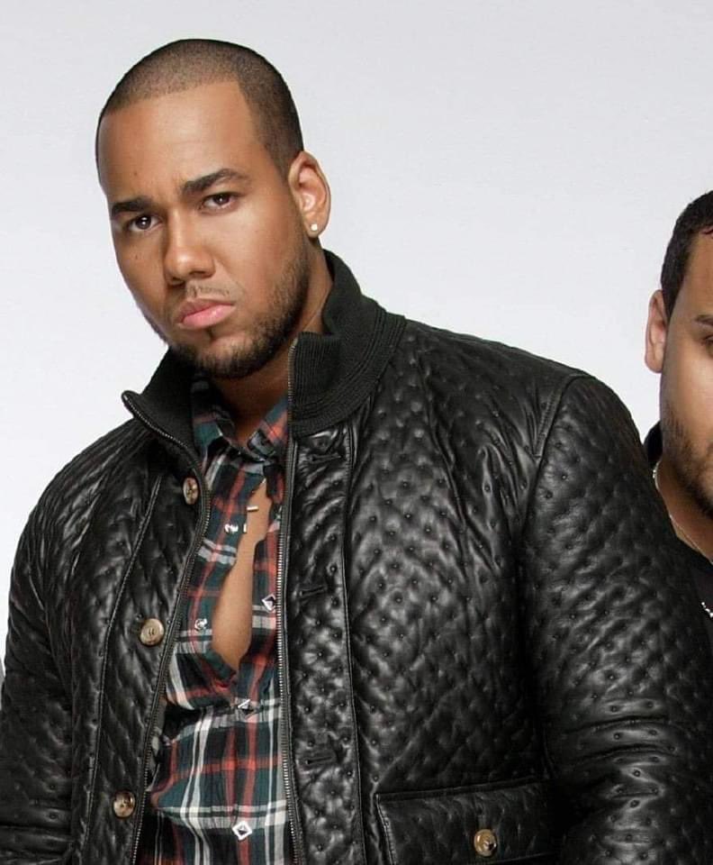 🍻🍻🍻 on Twitter "RT Palace_gio I just realize the singer from