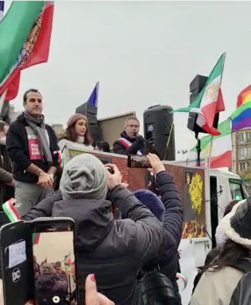Fr_Bechieau's tweet image. Même sans foulard et police des mœurs, le peuple iranien ne veut plus de dictature islamique des mollahs en #Iran ! Forte mobilisation ce #dimanche à #Paris pour l’Iran de demain, démocratique et laïque ! #IranRevolution2022 #IranRevoIution #FemmeVieLiberte @AssoHoma @mamadporii