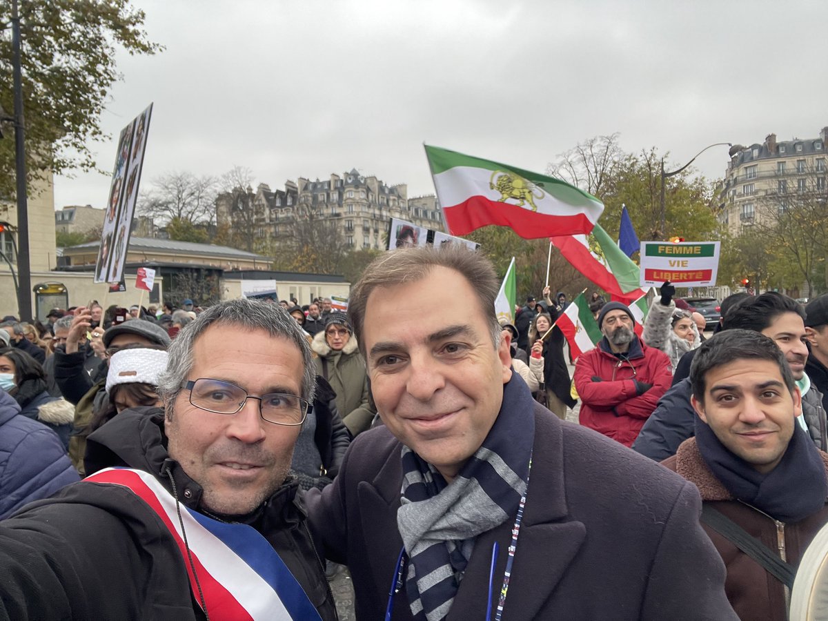 Fr_Bechieau's tweet image. Même sans foulard et police des mœurs, le peuple iranien ne veut plus de dictature islamique des mollahs en #Iran ! Forte mobilisation ce #dimanche à #Paris pour l’Iran de demain, démocratique et laïque ! #IranRevolution2022 #IranRevoIution #FemmeVieLiberte @AssoHoma @mamadporii