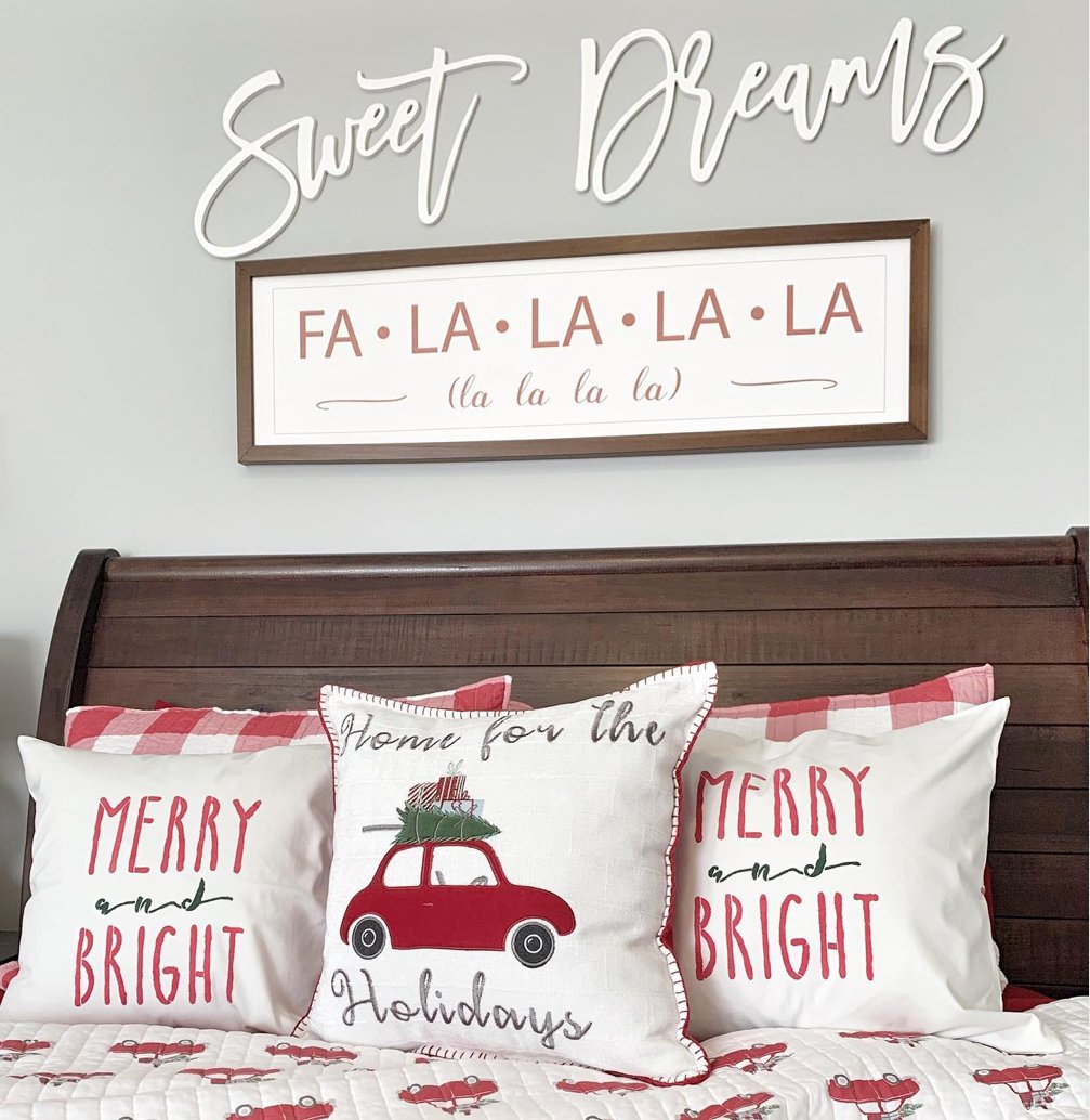 TheSimplePlace's tweet image. Love seeing our customer's collaborations using our "Sweet Dreams" sign.  @princetonparklife shares her creativity with such flare!  
#asimpleplaceonmain  on ETSY
#homedecor #guestroom #christmasdecor #sundayvibes