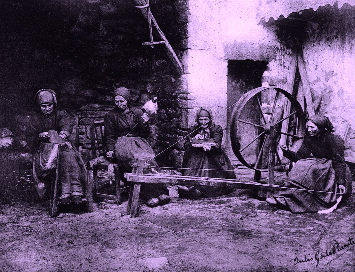Araceli_ENTHUMN's tweet photo. En este “jilu” sobre la #jila🔥, la reunión vespertina o nocturna de las mujeres del #pueblu que hilan el lino o la lana, y, en torno a ellas y al fuego del #llar, de la juventud y los hombres, hablo de uno de los ritos cántabros de sociabilidad invernal más interesantes❄️💢👇 https://t.co/CRhumKhOCZ