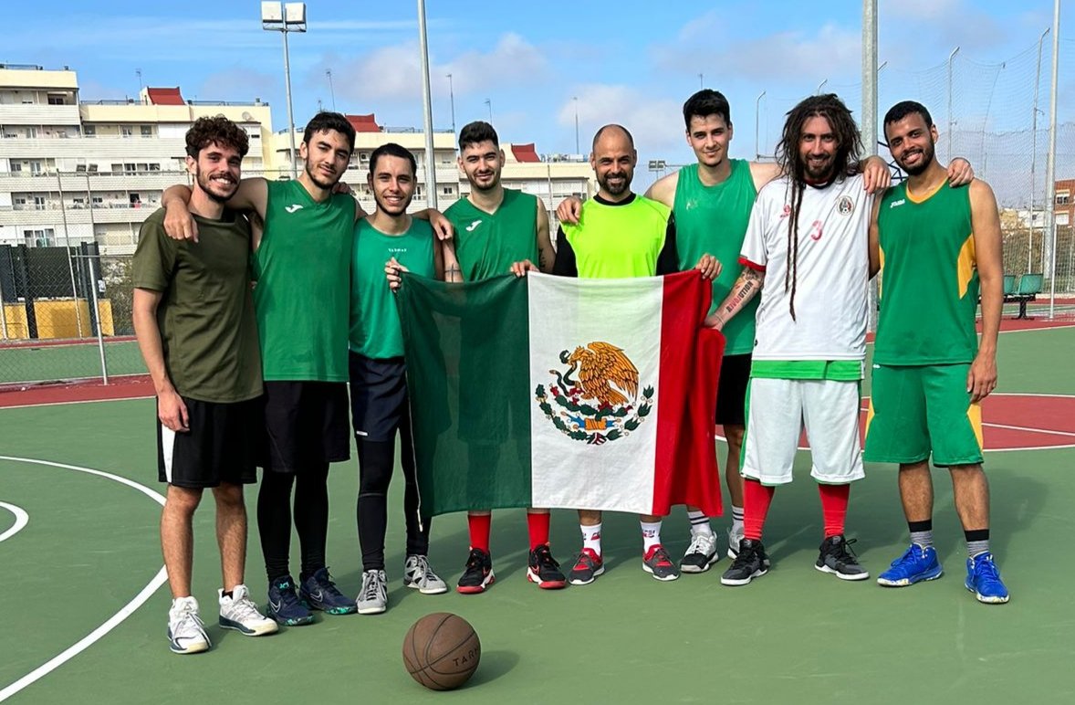 Fuimos a Hytasa con la idea de que no se jugaba por la lluvia y nos encontramos la segunda victoria de la temporada. 56-47 frente al Menta Basket. ¡CHA MA COS, EHH! 🏀🇲🇽✊🏾