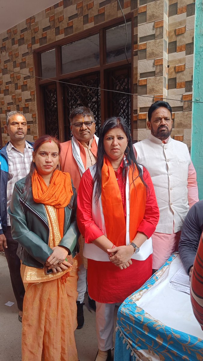 RawalAshi's tweet photo. दिल्ली का भाग्य विधाता,
नगर निगम चुनाव का मतदाता।
राष्ट्रहित की पार्टी भाजपा पार्टी 🚩
बूथ जीता चुनाव जीता ✌️
मेरा बूथ सबसे मज़बूत 💪
#MCD_में_भाजपा
#HarGharBhajpa #mcdelection2022 #bjpinmcd @narendramodi @adeshguptabjp @BJP4India @BJP4Delhi https://t.co/uyhpky0y6J