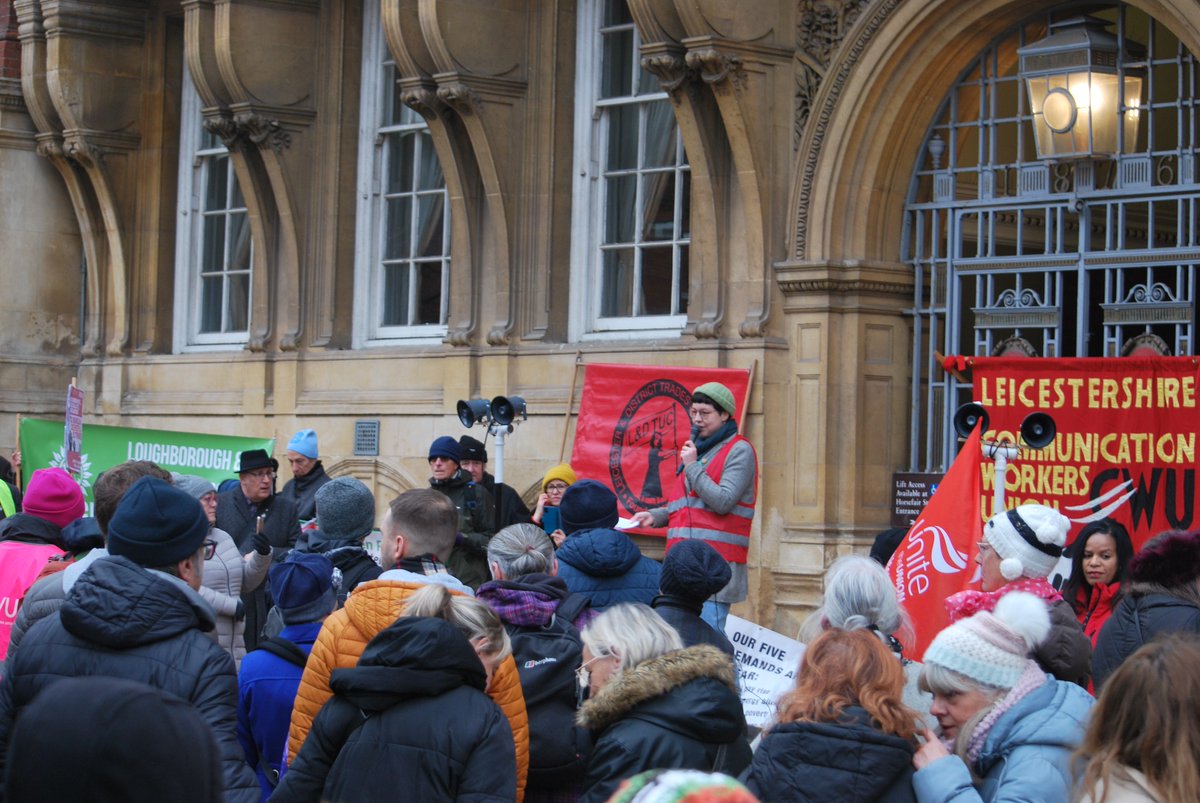 LeicSocAlt's tweet photo. We discussed how we can organise ourselves as a class and generalise our struggles, for example, by organising a #generalstrike. Socialist Alternative member and #EnoughIsEnoughLeicester organiser Sofia Wiking gave a powerful introduction to the rally. https://t.co/IehjljmMdE