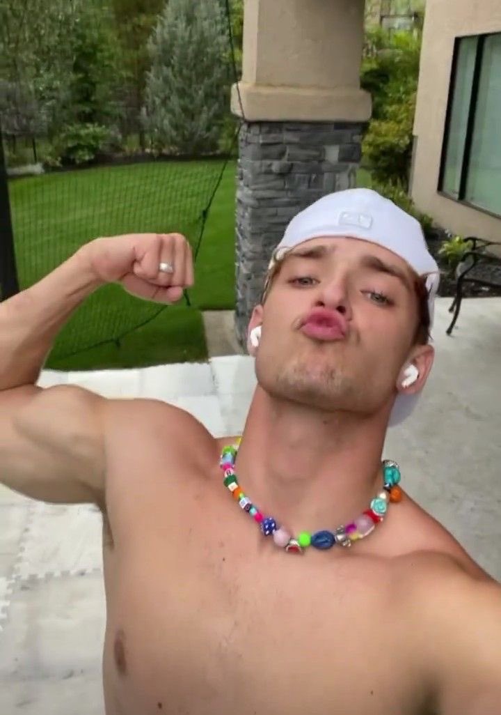 Josh (@joshuadasav) on Twitter photo 