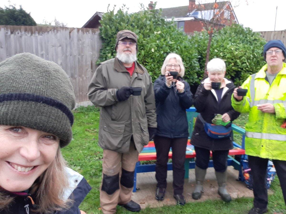 norris_group's tweet photo. It may have been cold and damp this morning but we had mulled wine and mince pies to keep us warm at our work session today.βοΈπ₯§π·#communityorchard #norrishill #ashbywoulds @NatForestCo @NWLEnviro @NWLeics @LeicsCountyHall https://t.co/AOpZB4ZlW5