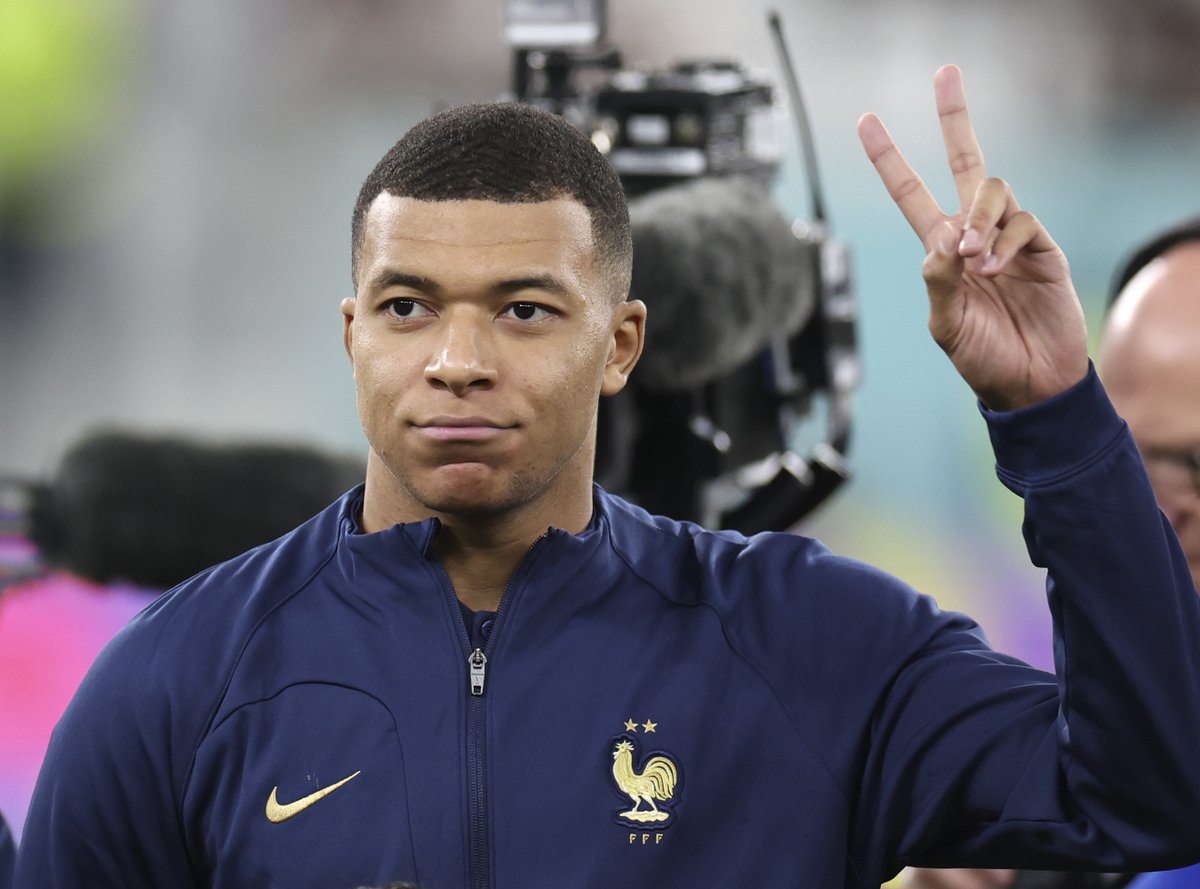 sportbible's tweet photo. Running out of words to describe Kylian Mbappe ✌️ https://t.co/w0RUDCvlRY