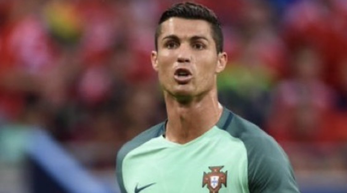 kamanmpo's tweet photo. 🚨 OFFICIEL: Avec 9 buts en coupe du monde à seulement 23 ans il égalise le nombre de buts en coupe du monde de Messi (35 ans) et Cristiano (37 ans). Le meilleur joueur du monde 🐐🇫🇷 #FRAPOL https://t.co/FZLAopdtfw
