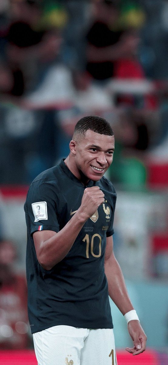 kamanmpo's tweet photo. 🚨 OFFICIEL: Avec 9 buts en coupe du monde à seulement 23 ans il égalise le nombre de buts en coupe du monde de Messi (35 ans) et Cristiano (37 ans). Le meilleur joueur du monde 🐐🇫🇷 #FRAPOL https://t.co/FZLAopdtfw